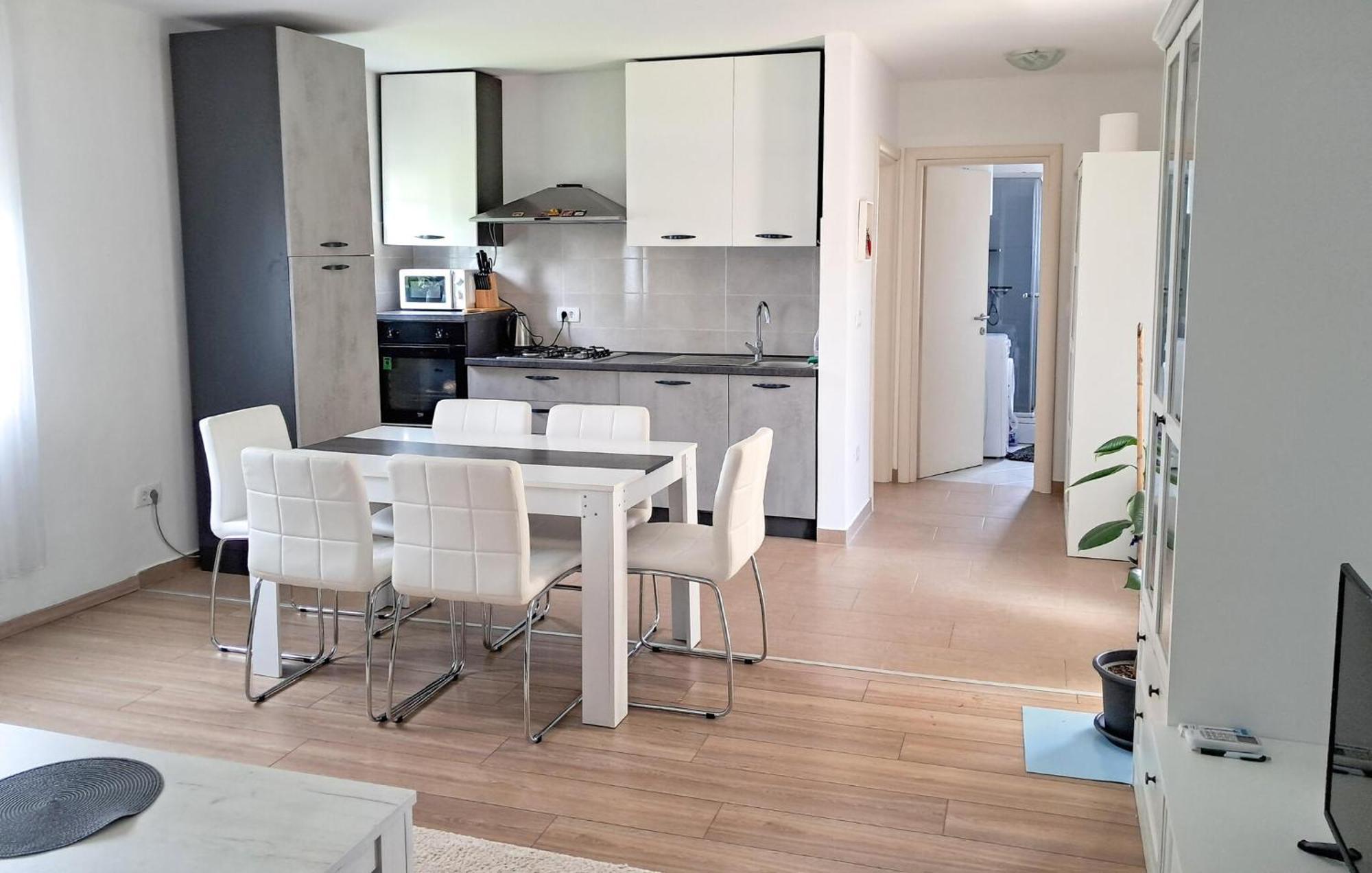 1 Bedroom Lovely In Casa vacanze Pola