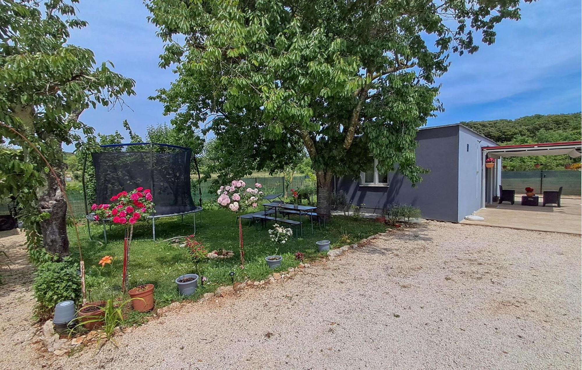 1 Bedroom Lovely In * Pola